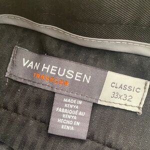 Van Heusen Men's Classic 33x32 Black Pleated and Cuffed Dress Pants